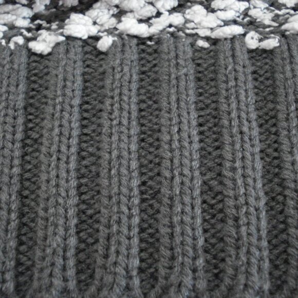 Knitted short-sleeve top with hoodie. Soft and comfortable. Fit and shaped hem. - Picture 5 of 6